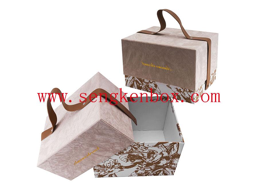 Caixa de presente de papel com alça de couro