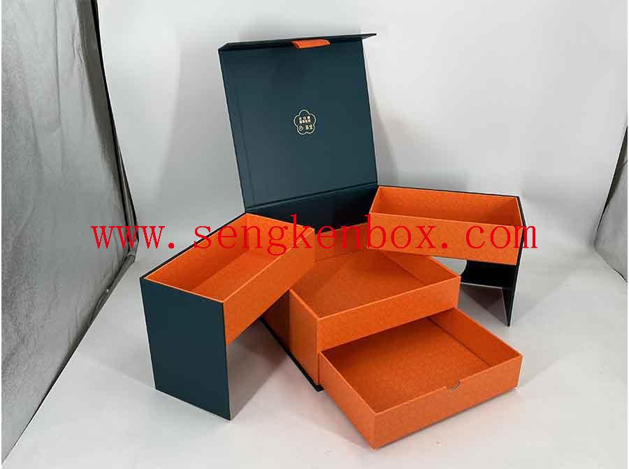 Caixa de presente de papel forrado laranja