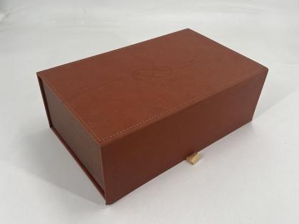 OEM e ODM Book Shaped Magnetic Rigid Paper Box with Foam Insert para venda