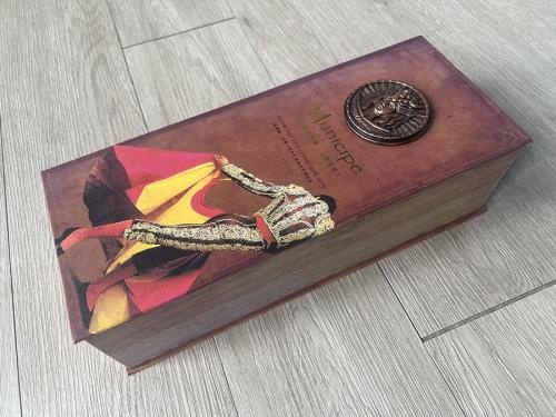 OEM e ODM exquisite book-shaped wine box with eva protective packing insert para venda