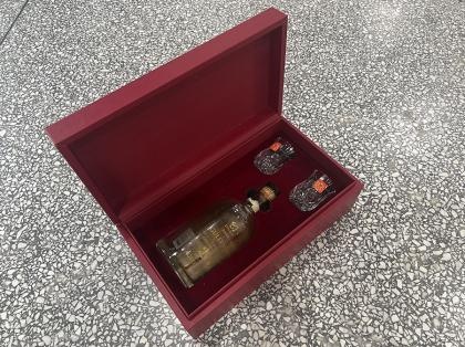 OEM e ODM Luxury Gift Wine Paper Box Packaging with Elegant Insert para venda